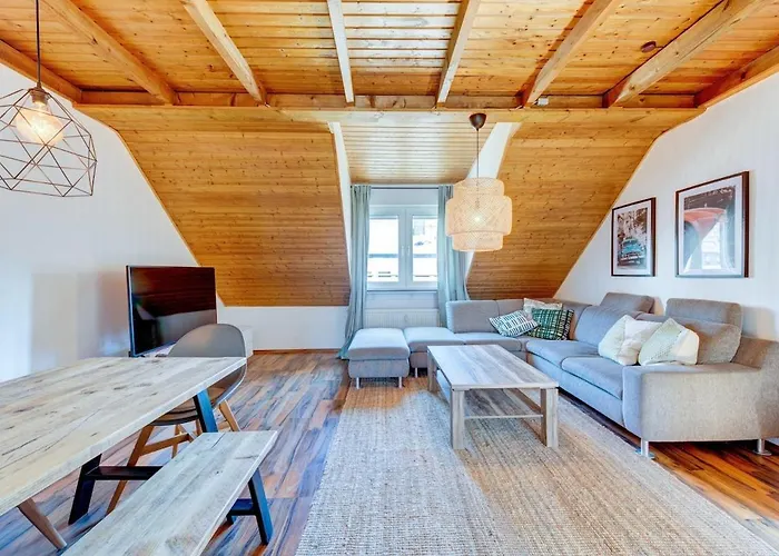 Schoene In Apartment *