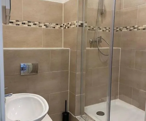 Schoene In * Andernach